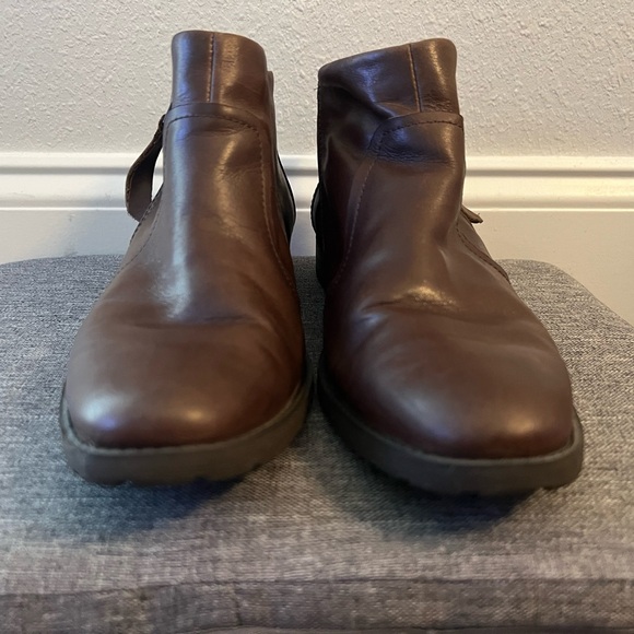 UGG Aureo Brown Leather Ankle Boot Lug Sole Bootie Zipper Size 7.5 - Picture 6 of 13